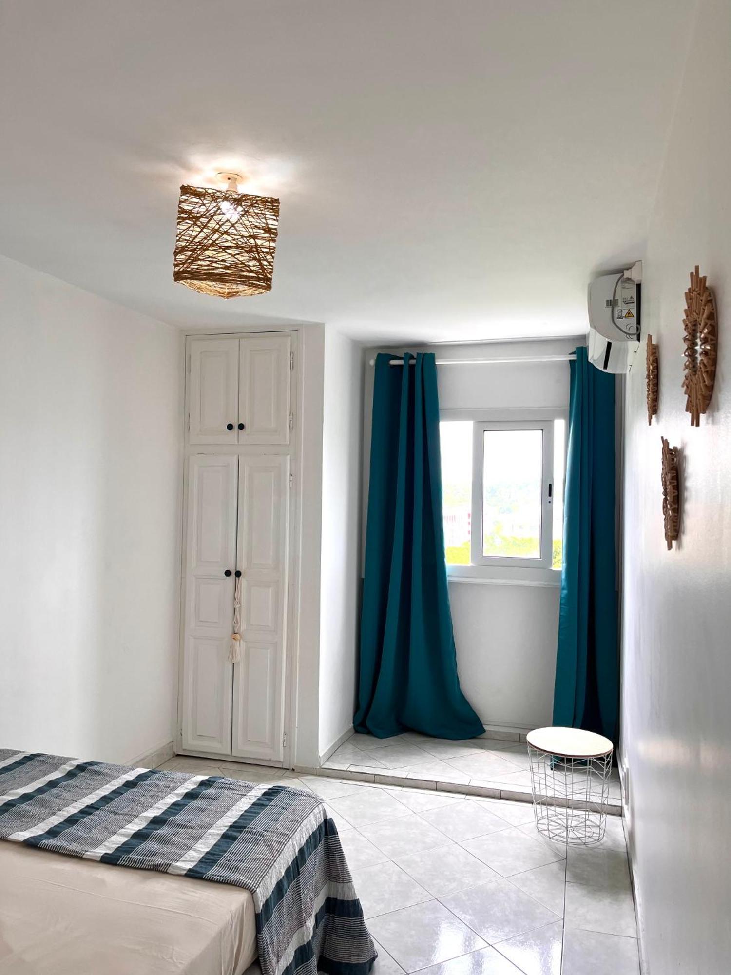 L'Escale, Chambre Dans Appartement Partage, Bedroom In Shared Appartment Pointe-à-Pitre Extérieur photo